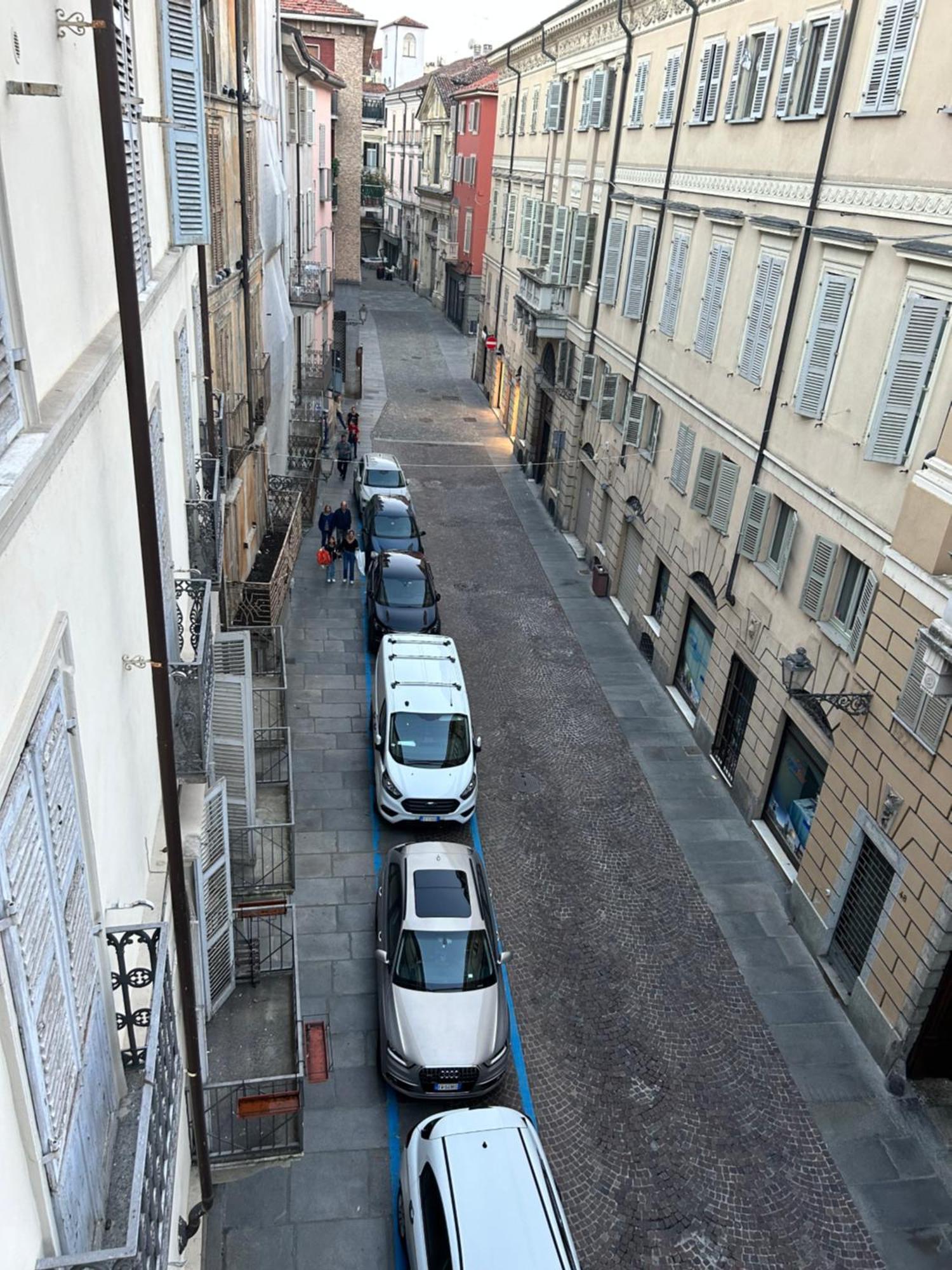 カザーレ・モンフェッラートCasa Piemontアパートメント エクステリア 写真